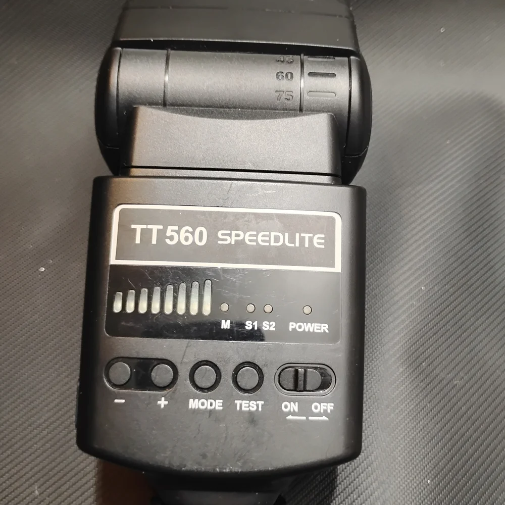 Neewer Black Camera Flash for Enhanced Photography